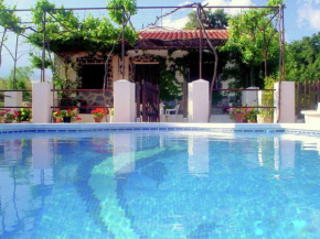  Charming Cottage in Loja with Private Pool  Лоха